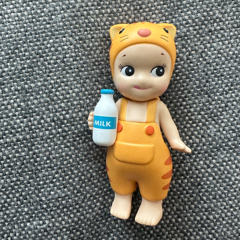 Sonny Angel 😇 orange cat holding milk 🐈